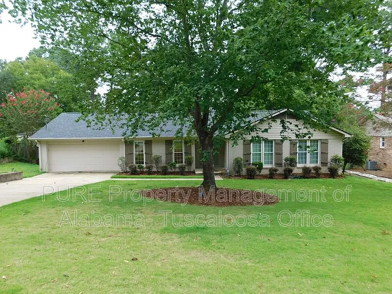 1213 Heritage Ln — Photo 1