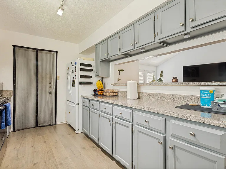 106 E Apollo Rd — Photo 14