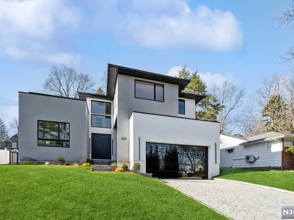 129 Lylewood Dr, Tenafly, NJ 07670