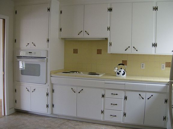 3rd image of 368 Chester Ave