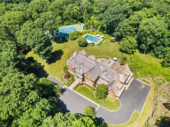 6 Hallock Place, Armonk, NY 10504