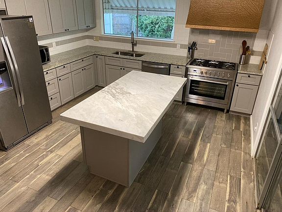 3rd image of 5207 Creekline Dr