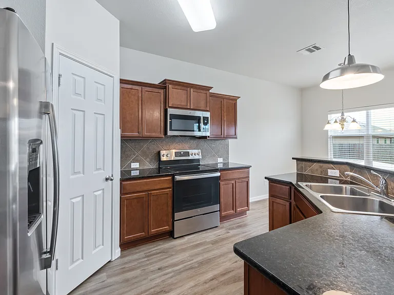 8011 Fieldstone Dr — Photo 11