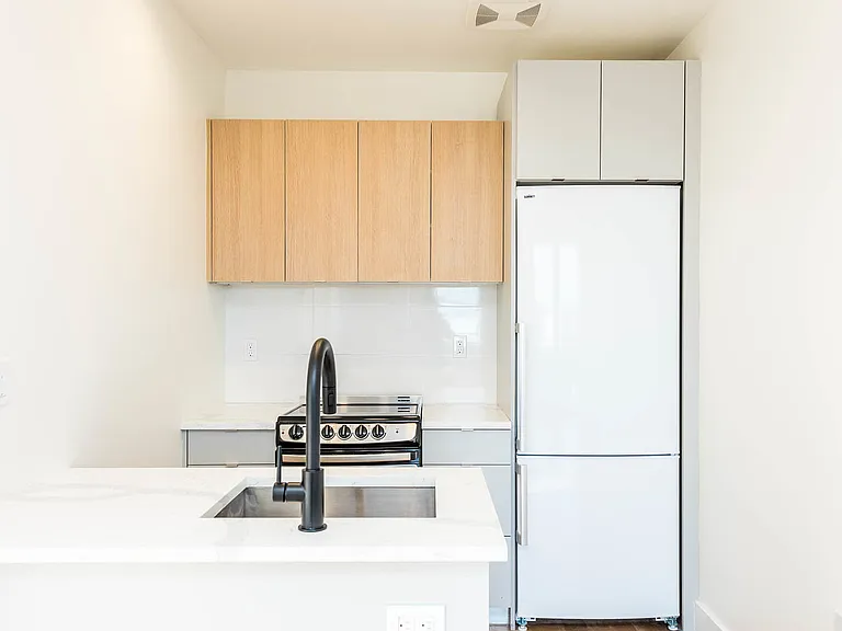182 Malcolm X Blvd #4B — Photo 6