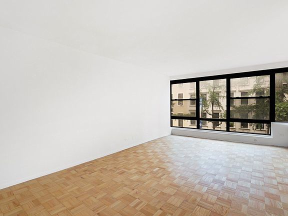4th image of 166 E 61st St APT 3A