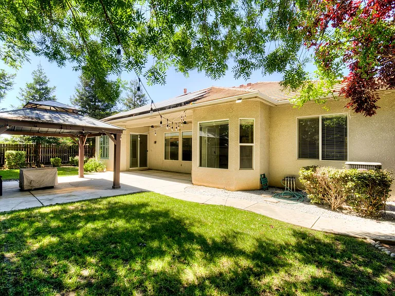 2418 Warner Ave — Photo 24