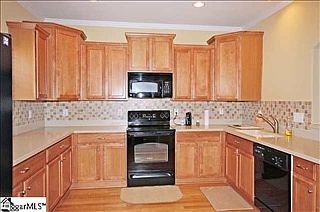 5th image of 621 Summerville Way