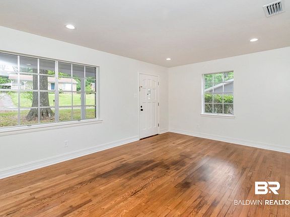 4th image of 607 Markham Dr