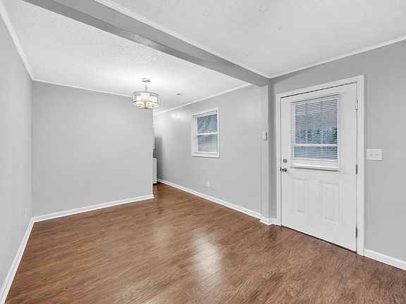 3rd image of 111 Indiana Cir