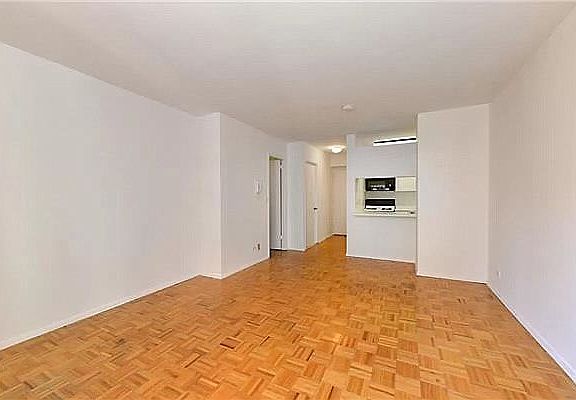 3rd image of 250 E 40th St APT 23C