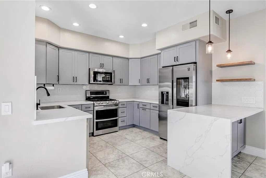 4 bed, 1863 sqft, $4,900 — Photo 3