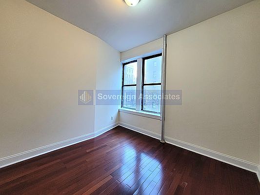 4th image of 300 Fort Washington Ave APT 4K