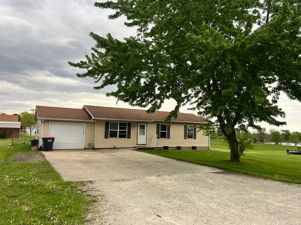 841 S High St, Paxton, IL 60957