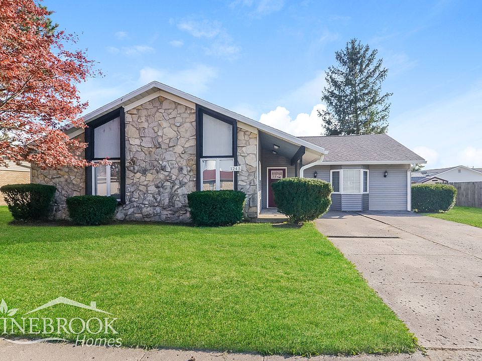 1st image of 1245 Maple Dr