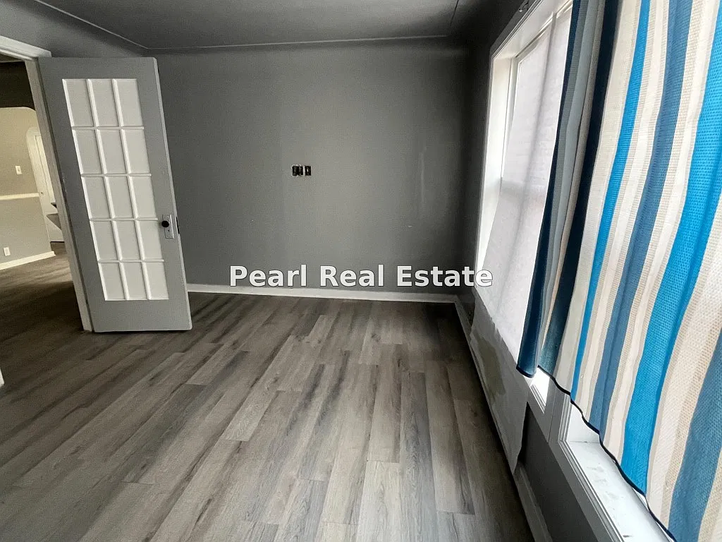 3 bed, 1112 sqft, $1,200 — Photo 2
