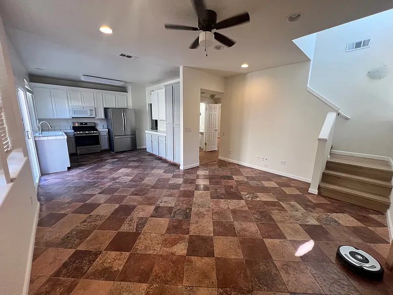 339 Torrington Dr #1 — Photo 8