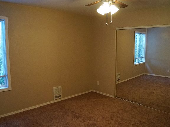 4th image of 17431 Ambaum Blvd S #1