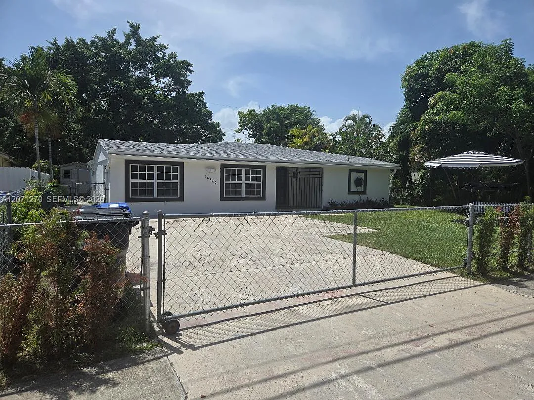 Sun Ray Homes Greynolds P — Photo 1
