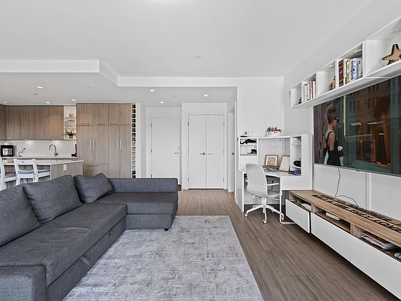 2nd image of 707 E 3rd St #306