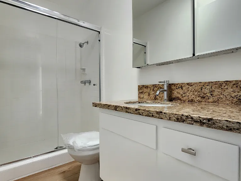 1310 Wellesley Ave — Photo 14