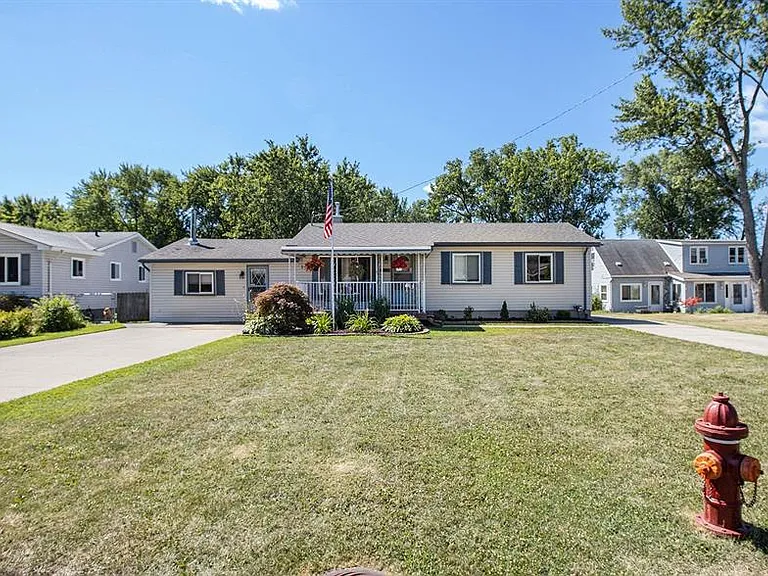 2752 Dashwood Dr — Photo 11