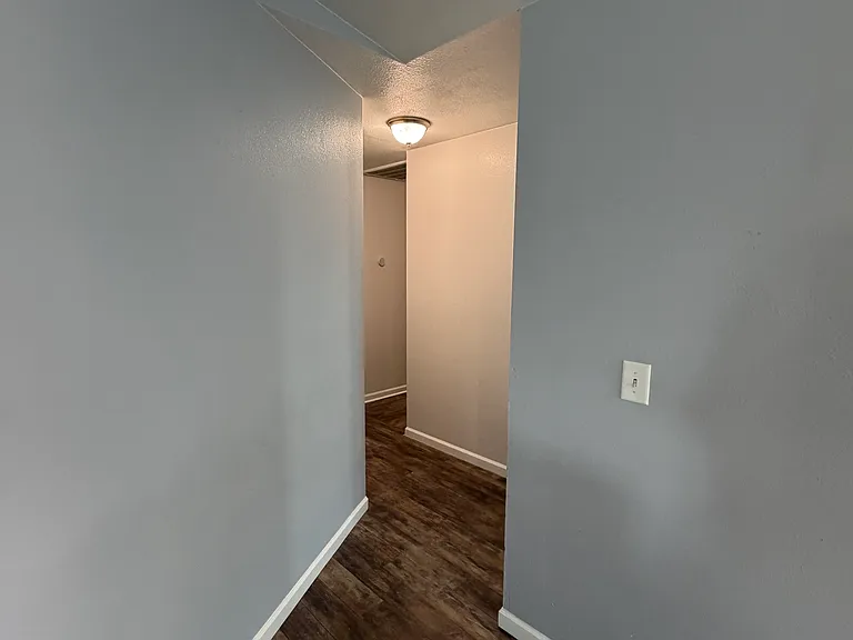 1410 Ashwood Ct — Photo 6