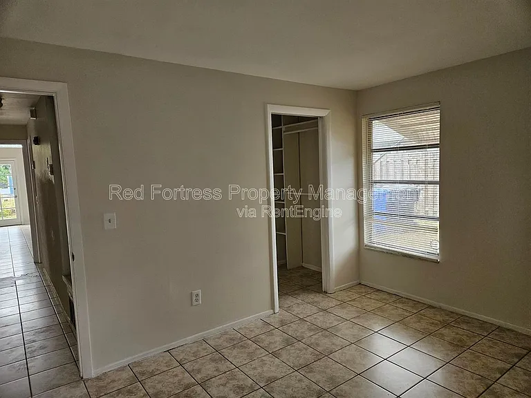 1635 Newport Ct — Photo 7