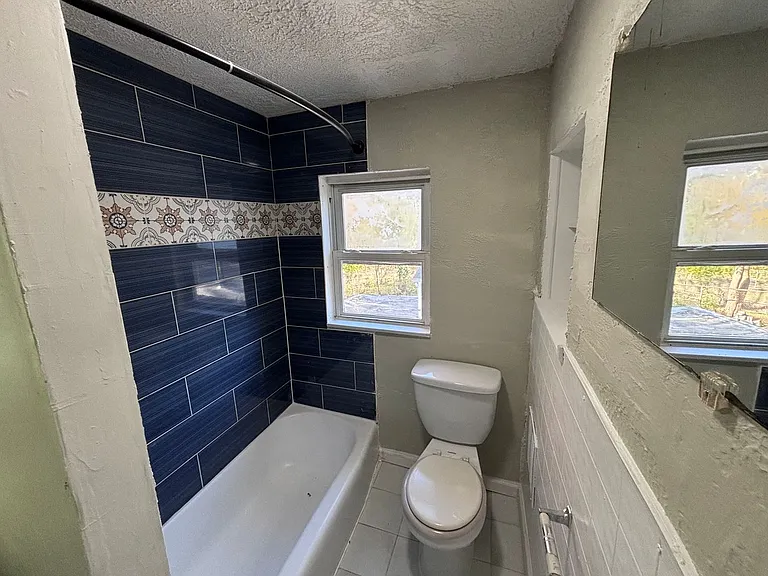 1636 E State St — Photo 9