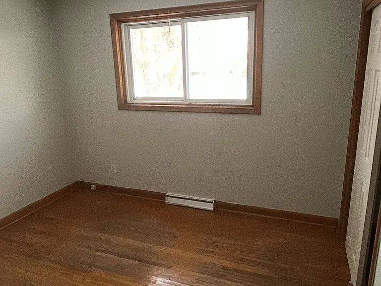 26 Glengarry Rd #UPPER — Photo 4