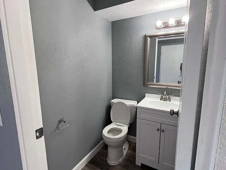 1318 Truman Ave — Photo 6