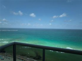 19111 Collins Ave