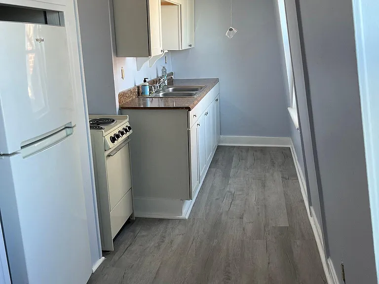 33 State St #3 — Photo 8
