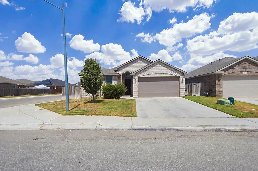 4 bed, 2.0 bath, 1907 sqft, $3,000 — Photo 2