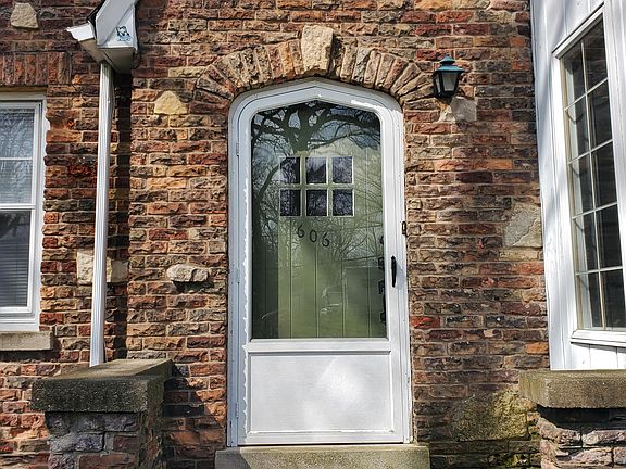 5th image of 606 Hobart St