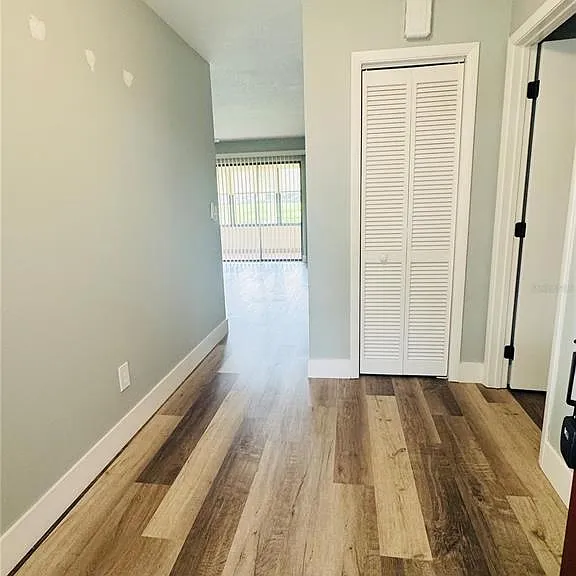 20 Lake Ct — Photo 2
