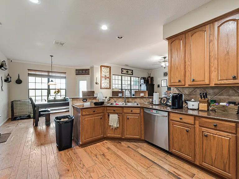 7578 Seawood Dr — Photo 16