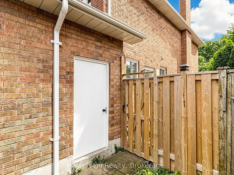 33 Southgate Cres — Photo 48
