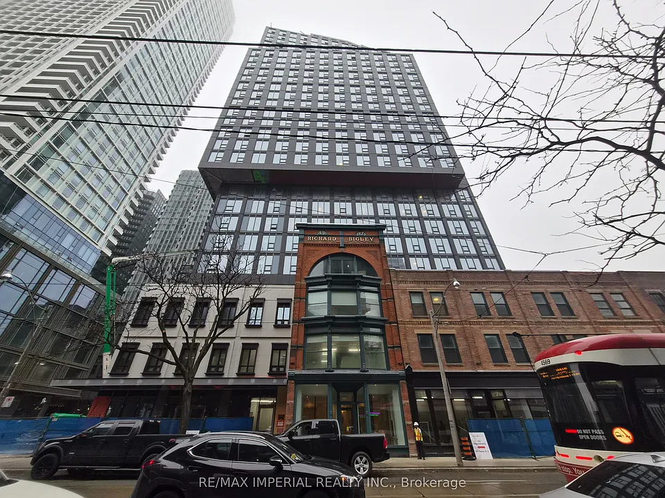 100 Queen St S #2606