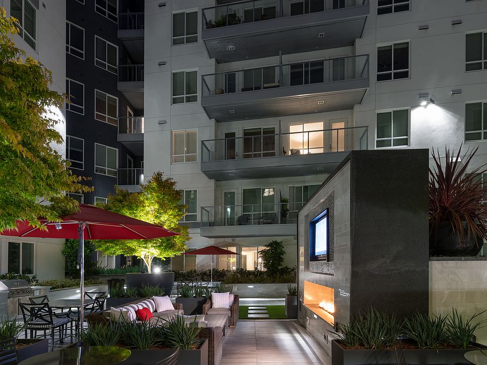 Outdoor Seating Area and Fireplace