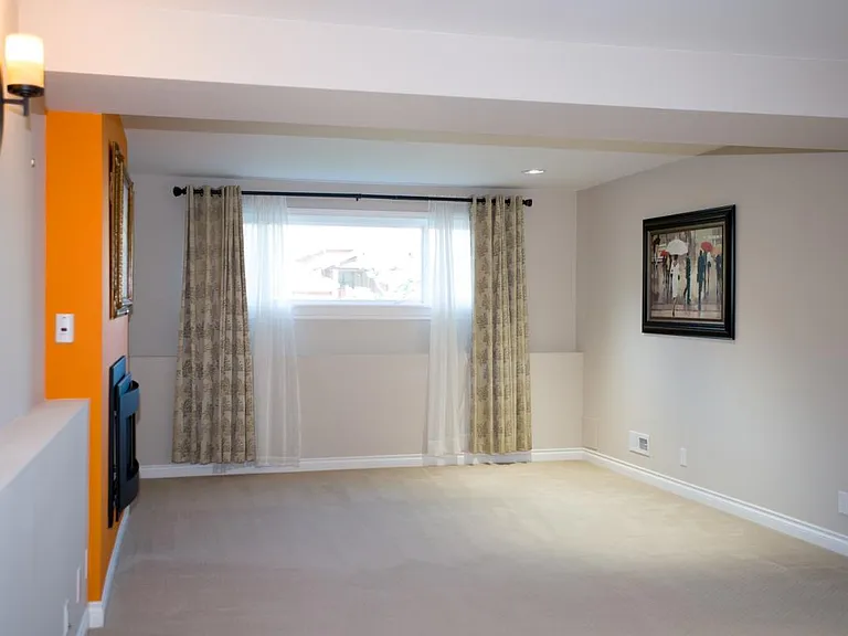 Bedroom4 in basement2
