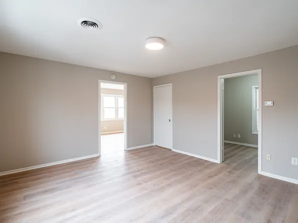 305 E Clarence St, Milwaukee, WI