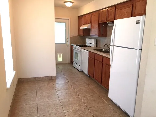 2518 Avenue D — Photo 2