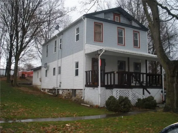 83 Seneca St, Dresden, NY 14441