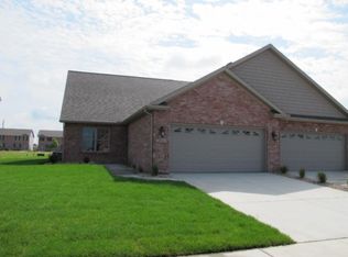 1810 Dunraven Rd, Bloomington, IL 61704