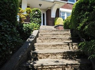 346 W Kinnear Pl, Seattle, WA 98119