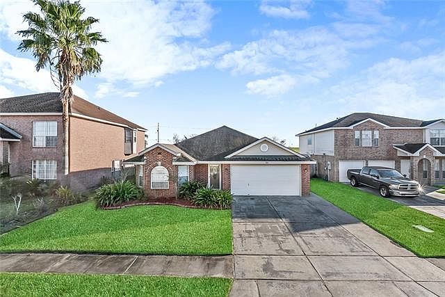 1st image of 33 Larkspur Ln