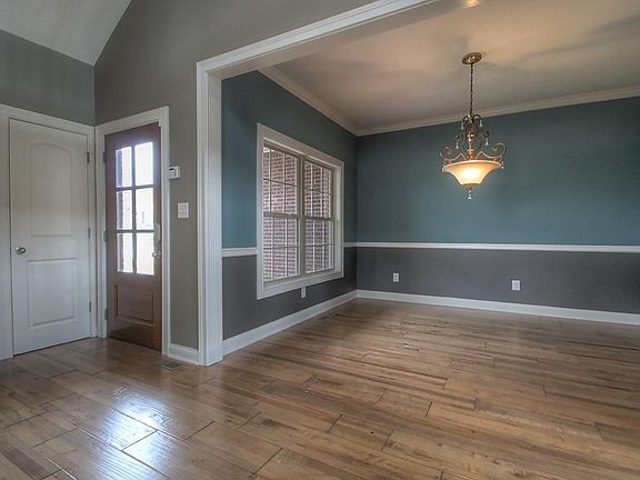 3rd image of 3024 Blackford Pkwy