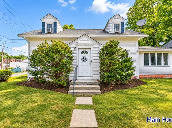 15-17 Pleasant St, Lunenburg, MA 01462