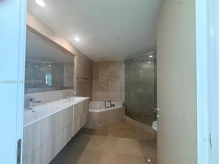 6000 Indian Creek Dr #17A — Photo 12