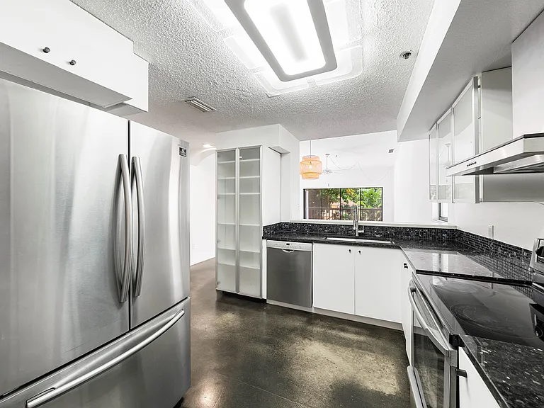 800 Hudson Ave #303 — Photo 15